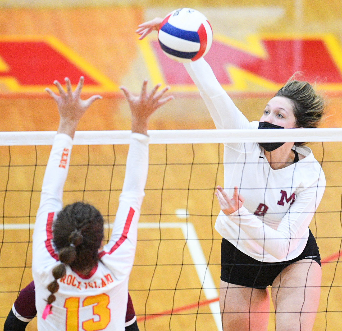 100521-qc-spt-moline-ri-vball-024